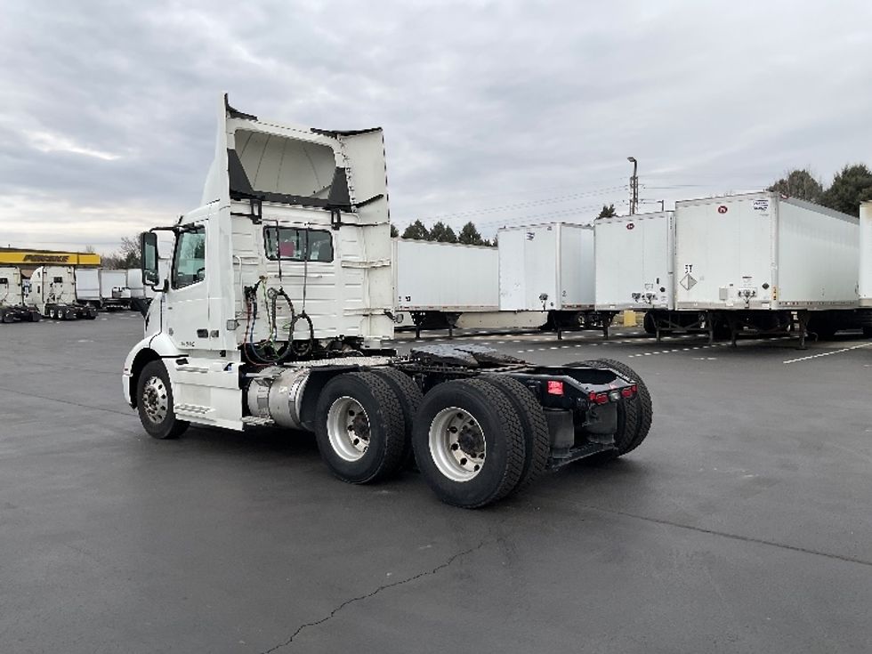 Day Cab Tractor-Heavy Duty Tractors-Volvo-2020-VNR64300-Lancaster-PA-403,595\n\t\tmiles-$ 50,000 - Image 5