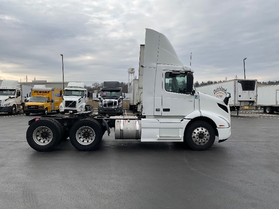 Day Cab Tractor-Heavy Duty Tractors-Volvo-2020-VNR64300-Lancaster-PA-403,595\n\t\tmiles-$ 50,000 - Image 8