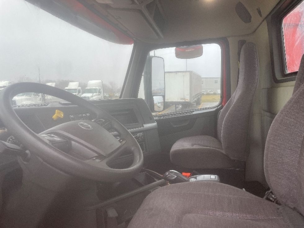 Day Cab Tractor-Heavy Duty Tractors-Volvo-2020-VNR64300-Lansing-MI-316,267\n\t\tmiles-$ 43,500 - Image 10