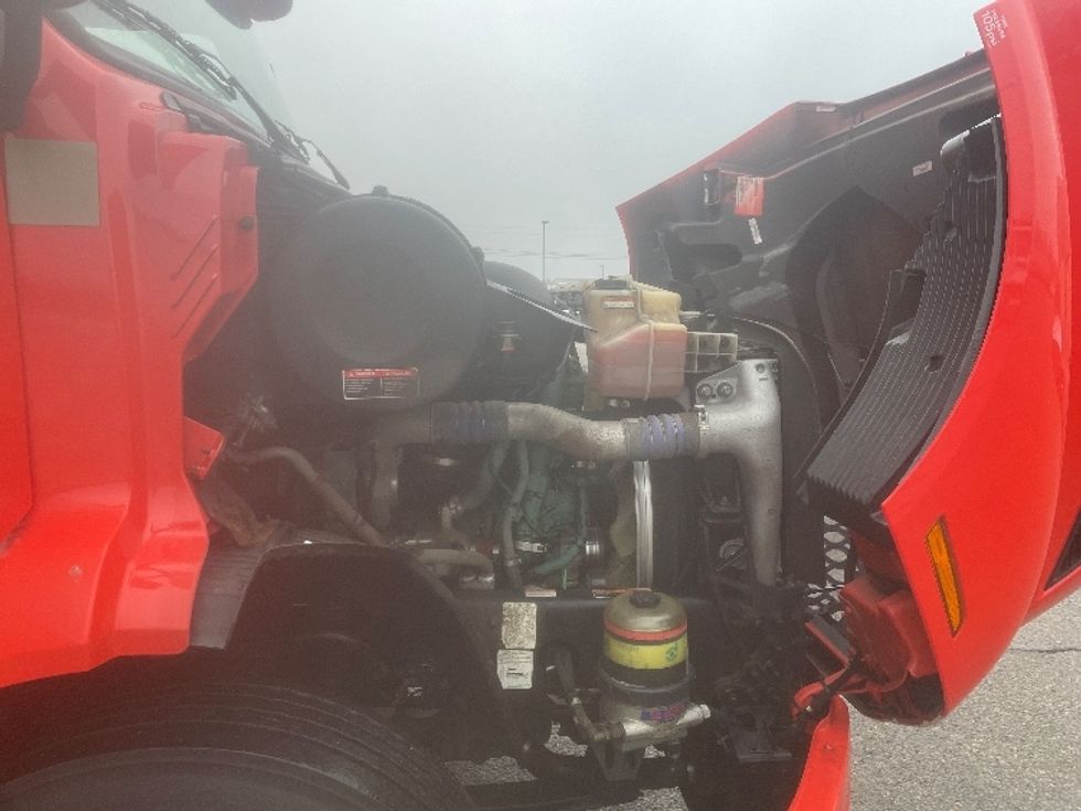Day Cab Tractor-Heavy Duty Tractors-Volvo-2020-VNR64300-Lansing-MI-316,267\n\t\tmiles-$ 43,500 - Image 15