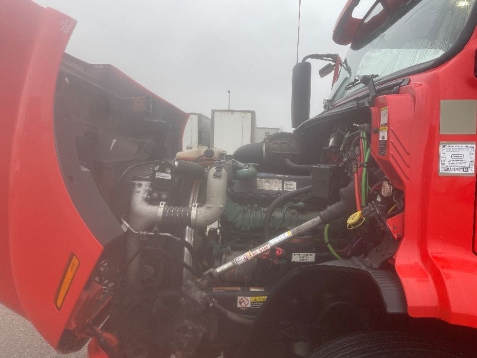 Day Cab Tractor-Heavy Duty Tractors-Volvo-2020-VNR64300-Lansing-MI-316,267\n\t\tmiles-$ 43,500 - Image 16