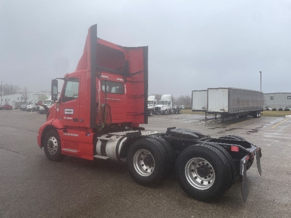 Day Cab Tractor-Heavy Duty Tractors-Volvo-2020-VNR64300-Lansing-MI-316,267\n\t\tmiles-$ 43,500 - Image 5