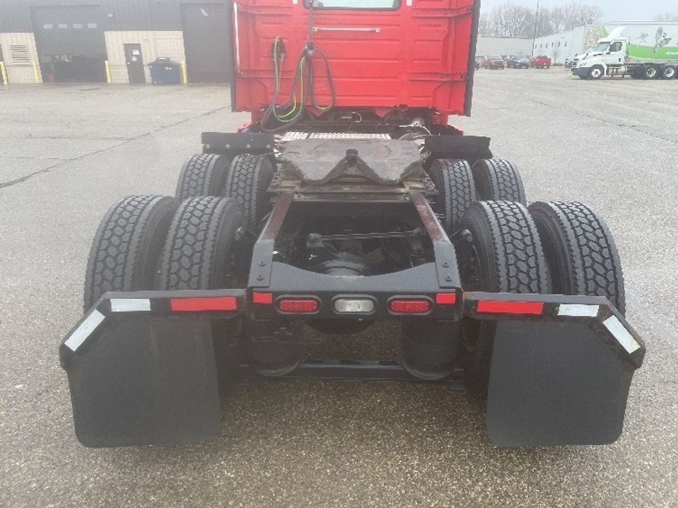 Day Cab Tractor-Heavy Duty Tractors-Volvo-2020-VNR64300-Lansing-MI-316,267\n\t\tmiles-$ 43,500 - Image 6