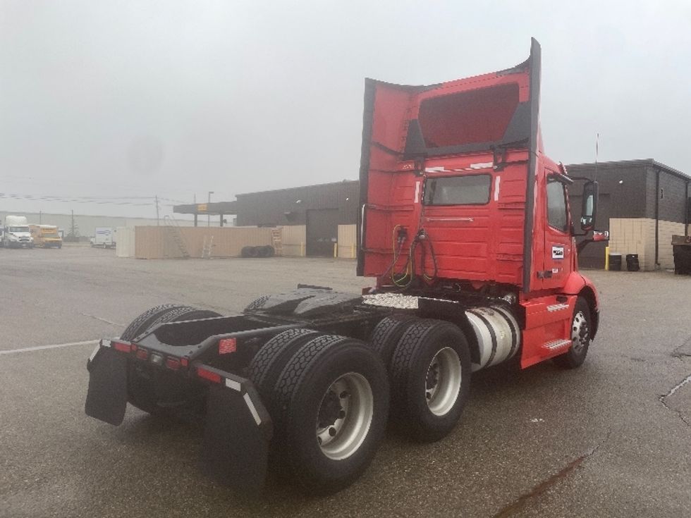 Day Cab Tractor-Heavy Duty Tractors-Volvo-2020-VNR64300-Lansing-MI-316,267\n\t\tmiles-$ 43,500 - Image 7