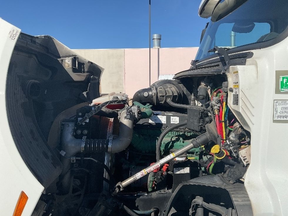 Day Cab Tractor-Heavy Duty Tractors-Volvo-2020-VNR64300-Las Vegas-NV-542,000\n\t\tmiles-$ 37,750 - Image 15
