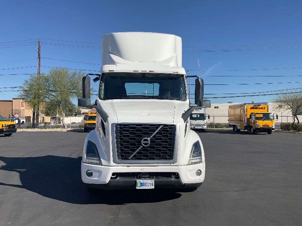 Day Cab Tractor-Heavy Duty Tractors-Volvo-2020-VNR64300-Las Vegas-NV-542,000\n\t\tmiles-$ 37,750 - Image 2