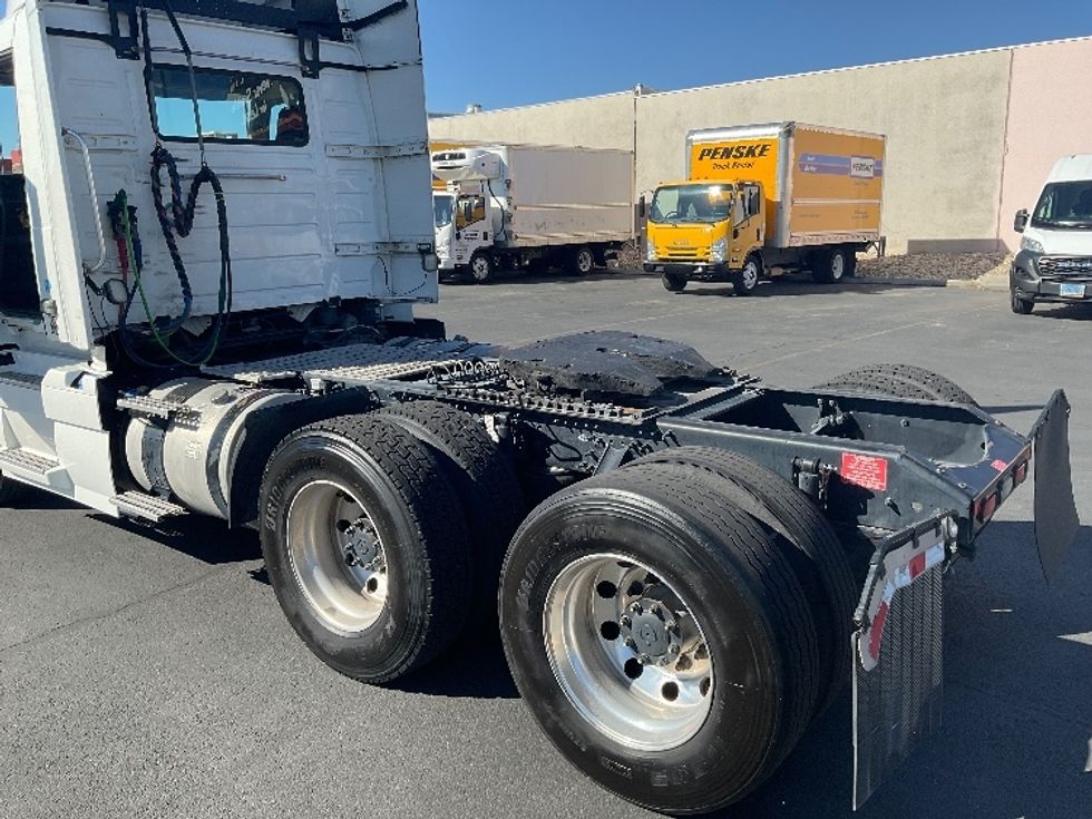 Day Cab Tractor-Heavy Duty Tractors-Volvo-2020-VNR64300-Las Vegas-NV-542,000\n\t\tmiles-$ 37,750 - Image 20