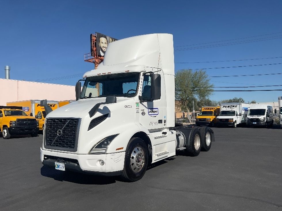 Day Cab Tractor-Heavy Duty Tractors-Volvo-2020-VNR64300-Las Vegas-NV-542,000\n\t\tmiles-$ 37,750 - Image 3
