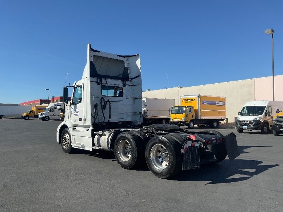 Day Cab Tractor-Heavy Duty Tractors-Volvo-2020-VNR64300-Las Vegas-NV-542,000\n\t\tmiles-$ 37,750 - Image 5