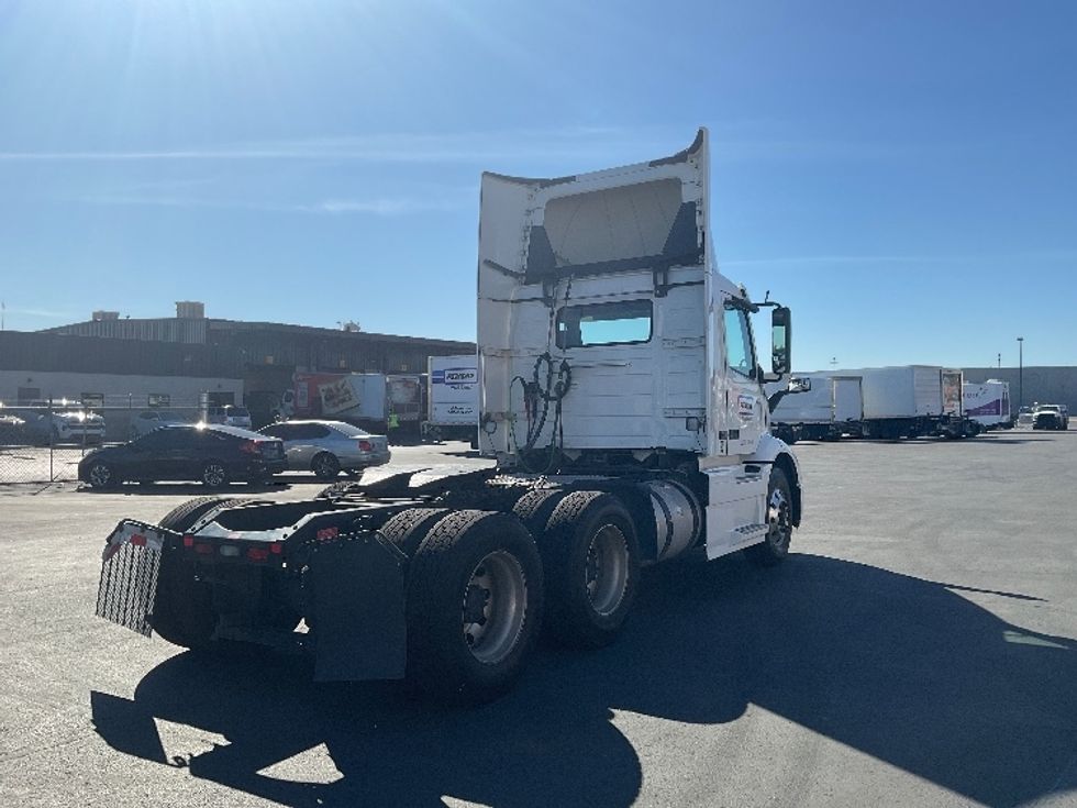 Day Cab Tractor-Heavy Duty Tractors-Volvo-2020-VNR64300-Las Vegas-NV-542,000\n\t\tmiles-$ 37,750 - Image 7