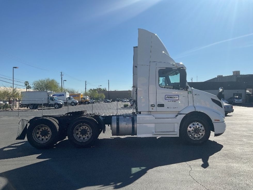 Day Cab Tractor-Heavy Duty Tractors-Volvo-2020-VNR64300-Las Vegas-NV-542,000\n\t\tmiles-$ 37,750 - Image 8