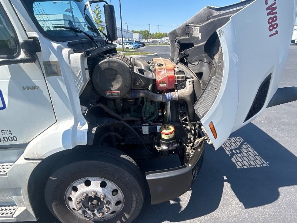 Day Cab Tractor-Heavy Duty Tractors-Volvo-2020-VNR64300-Linden-NJ-380,542\n\t\tmiles-$ 44,750 - Image 15