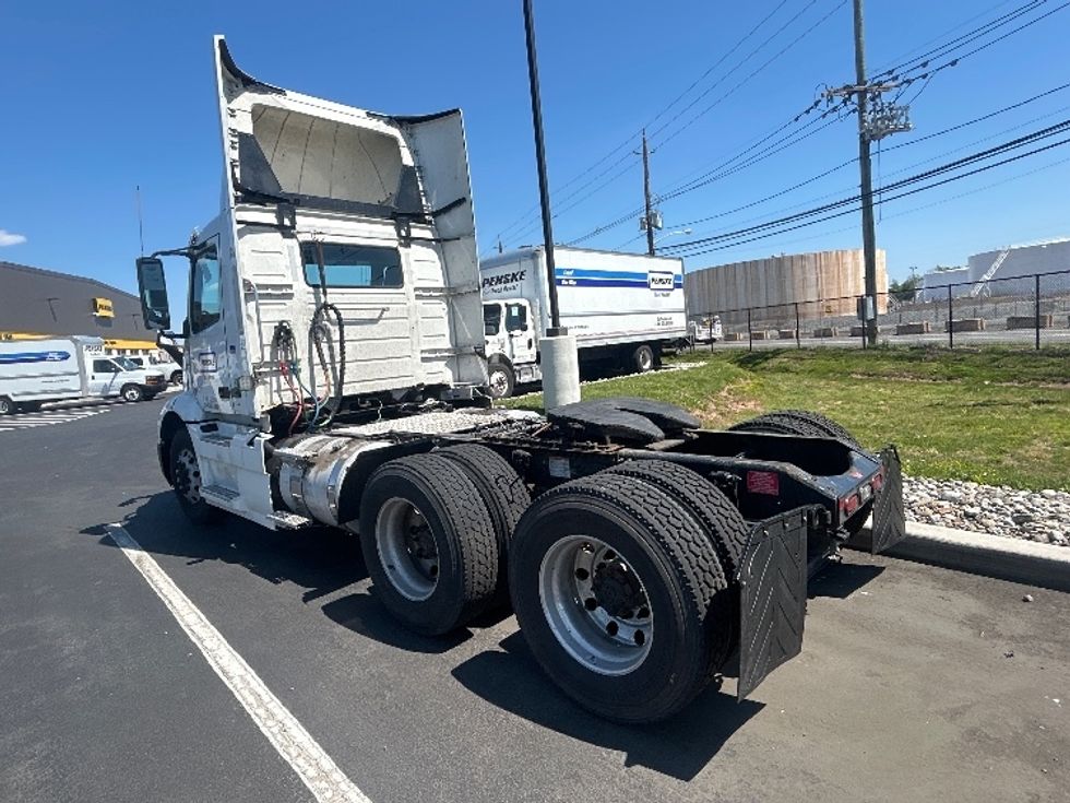 Day Cab Tractor-Heavy Duty Tractors-Volvo-2020-VNR64300-Linden-NJ-380,542\n\t\tmiles-$ 44,750 - Image 5