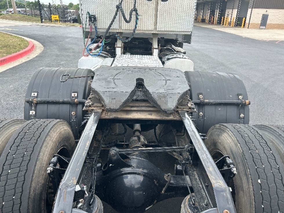 Day Cab Tractor-Heavy Duty Tractors-Volvo-2020-VNR64300-Lowell-AR-351,985\n\t\tmiles-$ 47,500 - Image 6