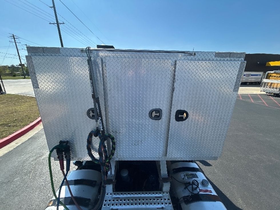 Day Cab Tractor-Heavy Duty Tractors-Volvo-2020-VNR64300-Lowell-AR-384,859\n\t\tmiles-$ 47,000 - Image 17