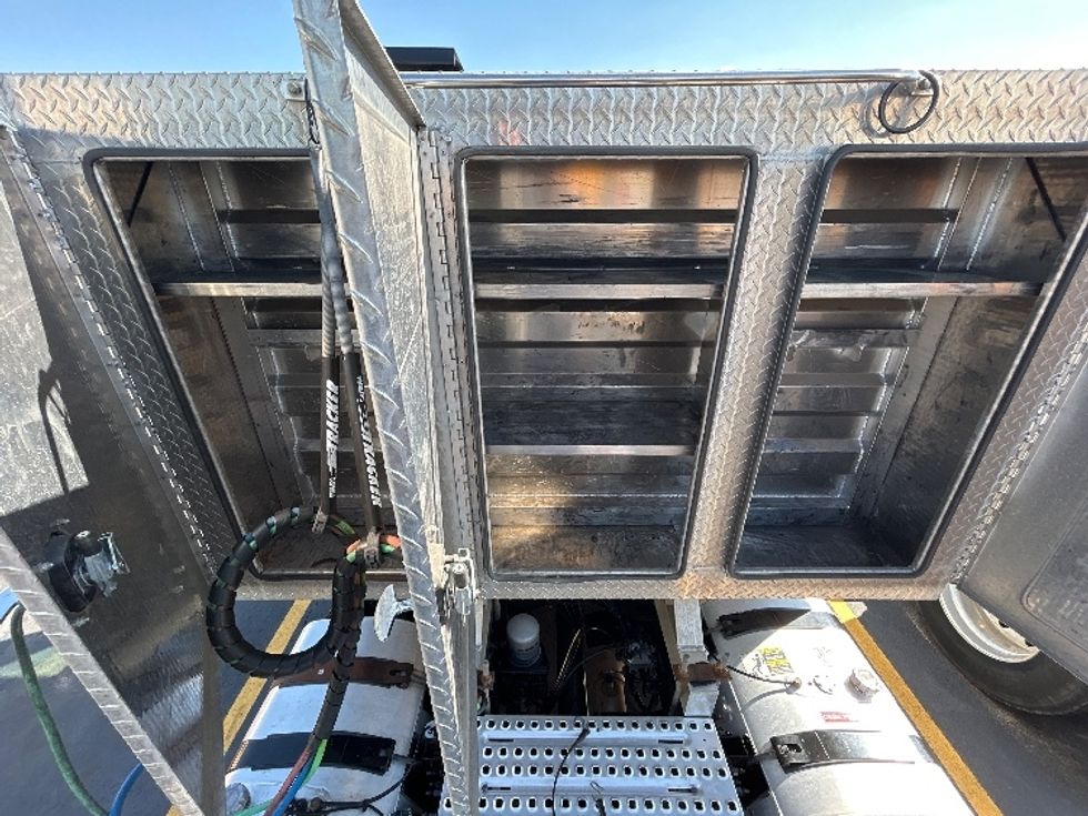 Day Cab Tractor-Heavy Duty Tractors-Volvo-2020-VNR64300-Lowell-AR-384,859\n\t\tmiles-$ 47,000 - Image 18