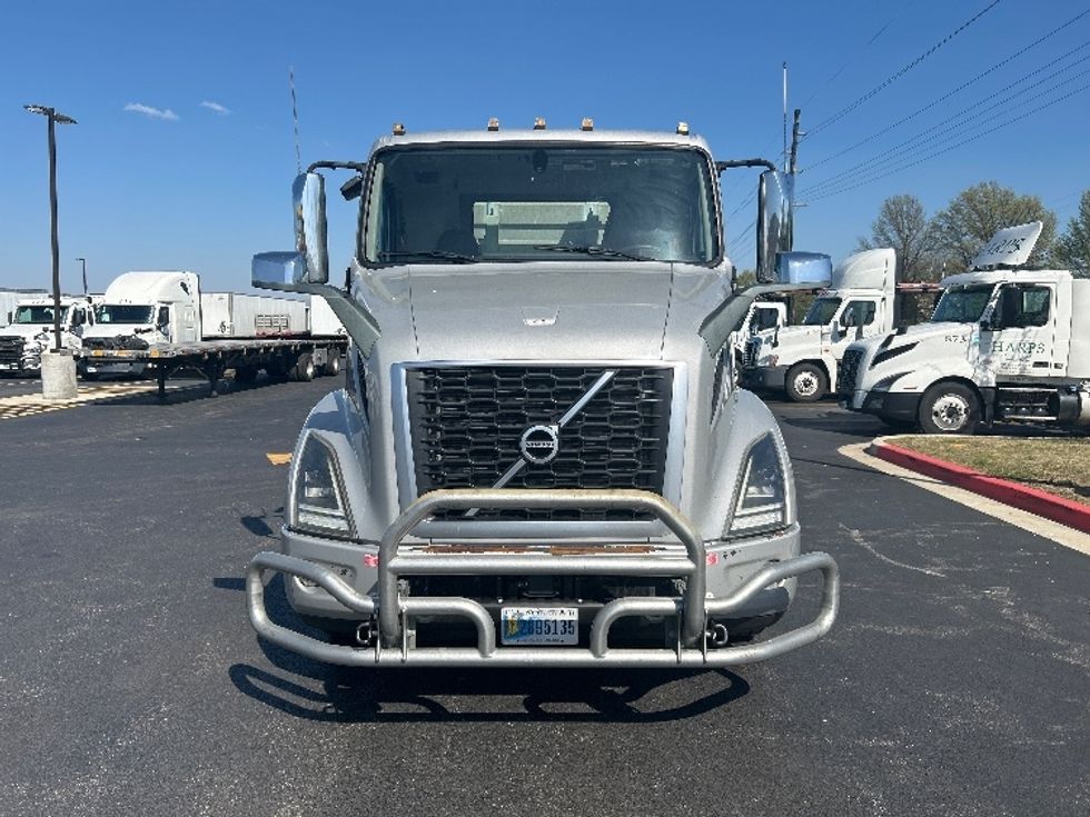 Day Cab Tractor-Heavy Duty Tractors-Volvo-2020-VNR64300-Lowell-AR-384,859\n\t\tmiles-$ 47,000 - Image 2