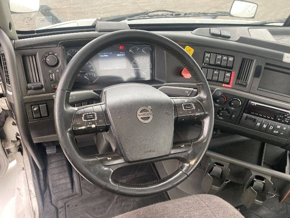 Day Cab Tractor-Heavy Duty Tractors-Volvo-2020-VNR64300-Medley-FL-409,374\n\t\tmiles-$ 60,250 - Image 11