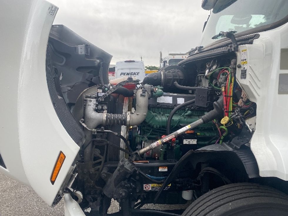 Day Cab Tractor-Heavy Duty Tractors-Volvo-2020-VNR64300-Medley-FL-409,374\n\t\tmiles-$ 60,250 - Image 16