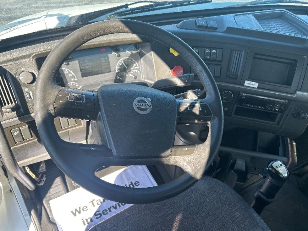 Day Cab Tractor-Heavy Duty Tractors-Volvo-2020-VNR64300-Melrose Park-IL-170,813\n\t\tmiles-$ 49,000 - Image 11