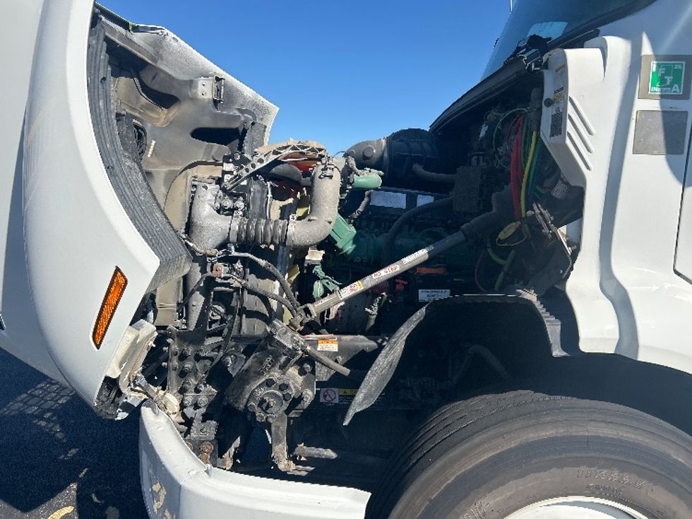 Day Cab Tractor-Heavy Duty Tractors-Volvo-2020-VNR64300-Melrose Park-IL-170,813\n\t\tmiles-$ 49,000 - Image 15