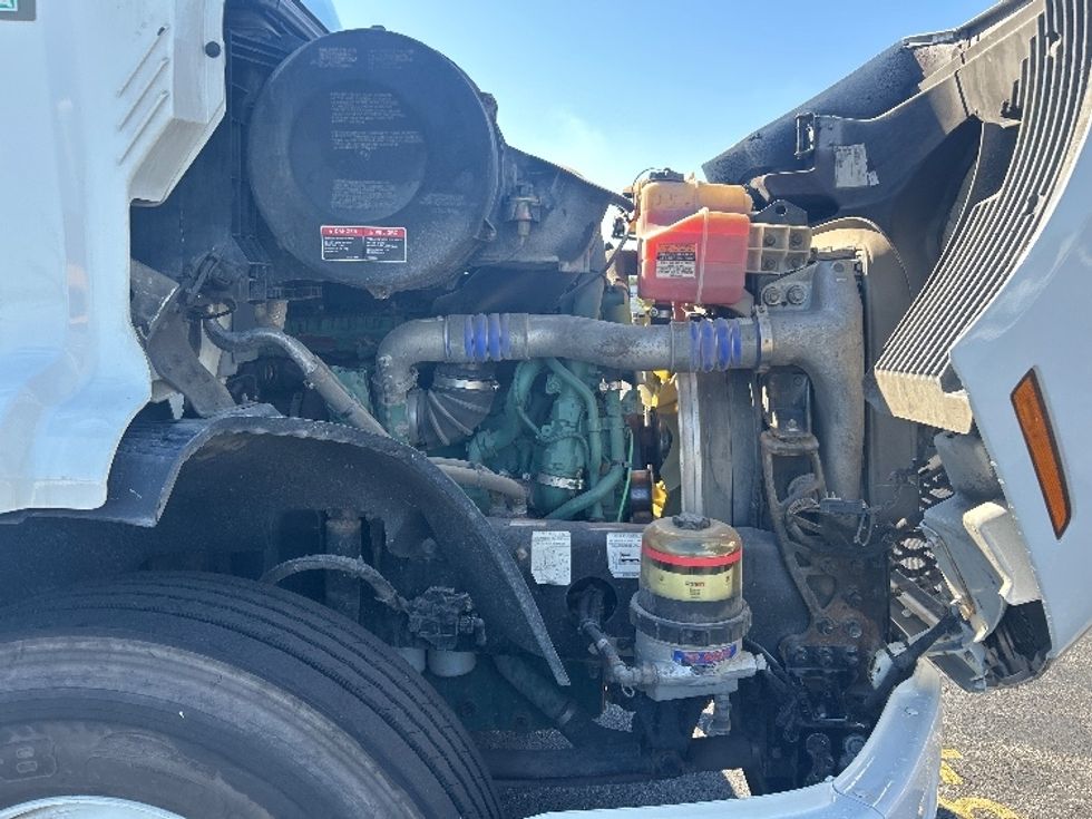 Day Cab Tractor-Heavy Duty Tractors-Volvo-2020-VNR64300-Melrose Park-IL-170,813\n\t\tmiles-$ 49,000 - Image 16