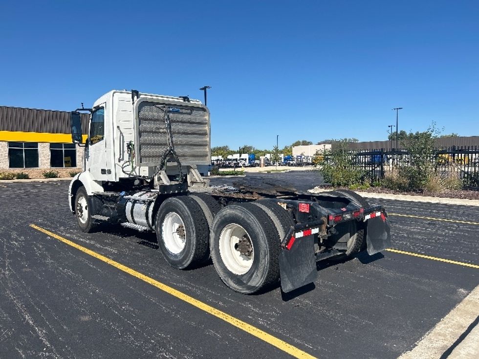 Day Cab Tractor-Heavy Duty Tractors-Volvo-2020-VNR64300-Melrose Park-IL-170,813\n\t\tmiles-$ 49,000 - Image 5
