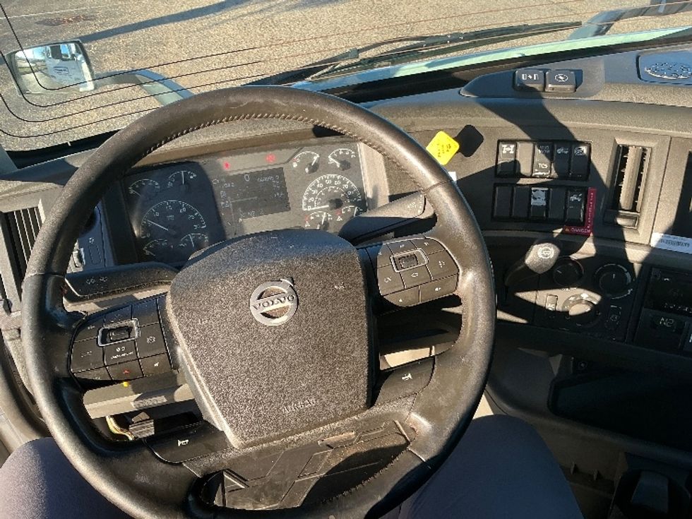 Day Cab Tractor-Heavy Duty Tractors-Volvo-2020-VNR64300-Memphis-TN-448,407\n\t\tmiles-$ 44,250 - Image 11