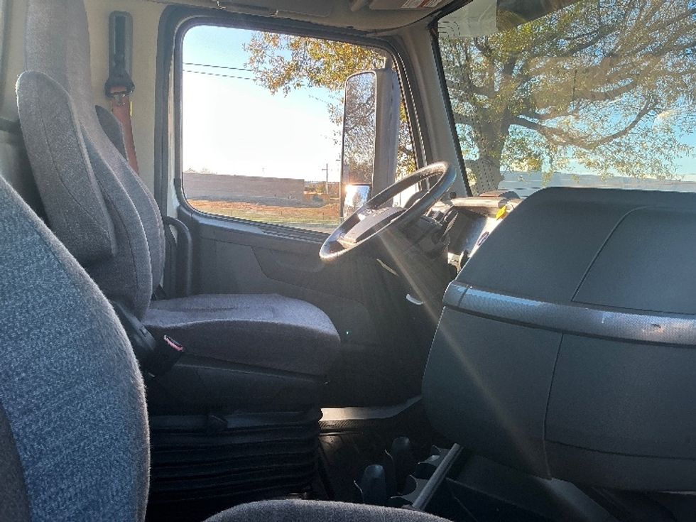 Day Cab Tractor-Heavy Duty Tractors-Volvo-2020-VNR64300-Memphis-TN-448,407\n\t\tmiles-$ 44,250 - Image 14