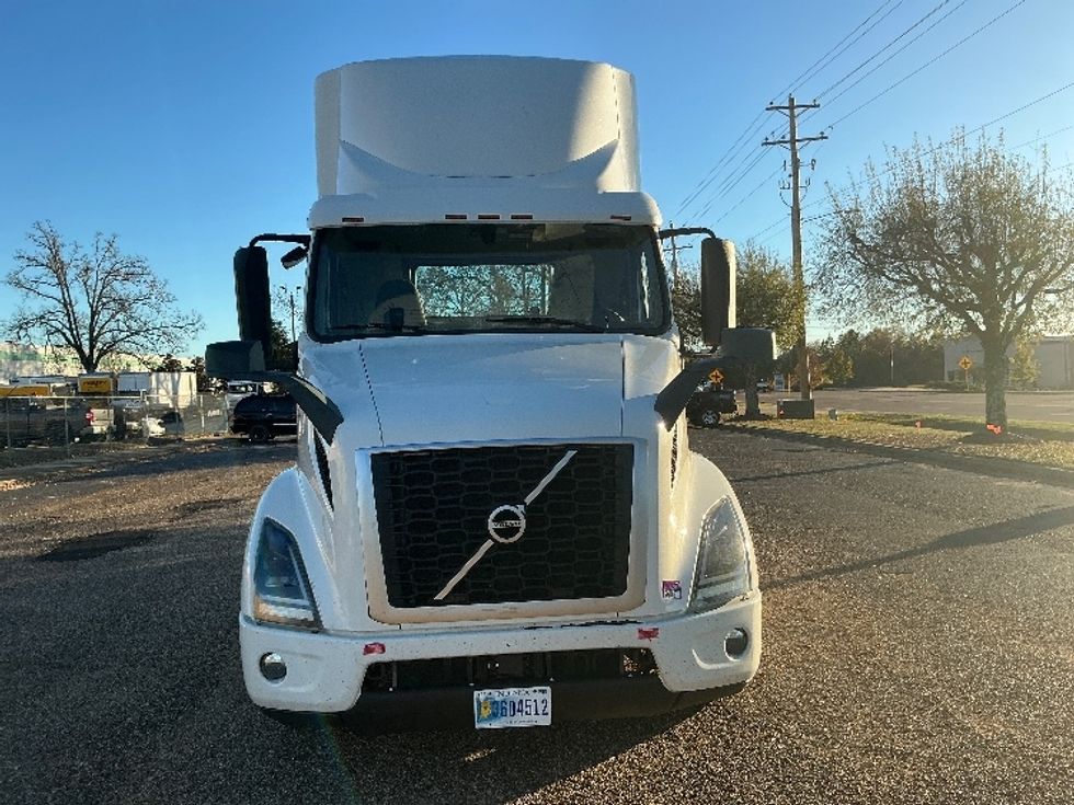 Day Cab Tractor-Heavy Duty Tractors-Volvo-2020-VNR64300-Memphis-TN-448,407\n\t\tmiles-$ 44,250 - Image 2