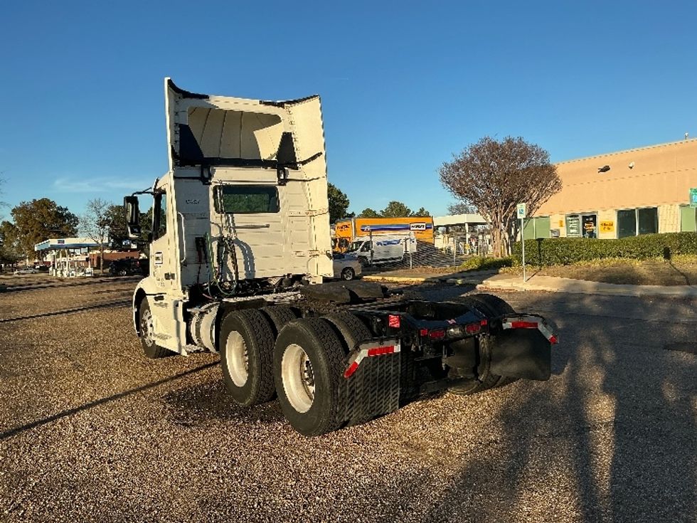 Day Cab Tractor-Heavy Duty Tractors-Volvo-2020-VNR64300-Memphis-TN-448,407\n\t\tmiles-$ 44,250 - Image 5