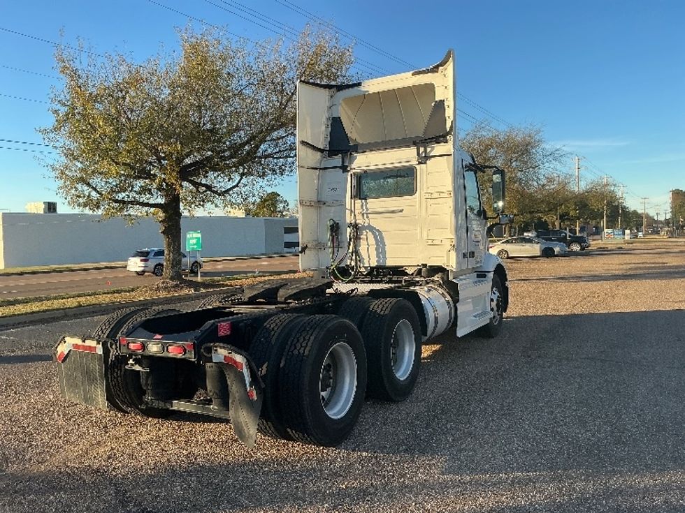 Day Cab Tractor-Heavy Duty Tractors-Volvo-2020-VNR64300-Memphis-TN-448,407\n\t\tmiles-$ 44,250 - Image 7