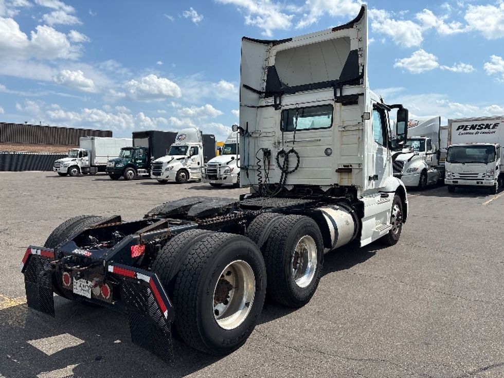 Day Cab Tractor-Heavy Duty Tractors-Volvo-2020-VNR64300-Mississauga-ON-577,608\n\t\tkm-$ 62,000 - Image 7