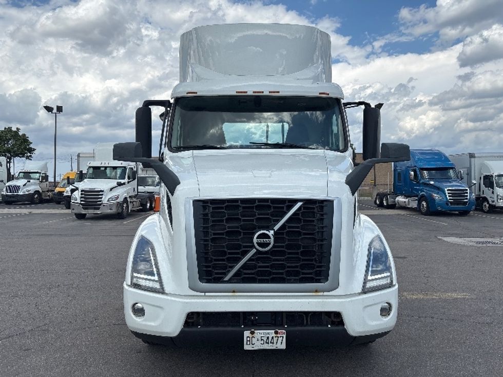 Day Cab Tractor-Heavy Duty Tractors-Volvo-2020-VNR64300-Mississauga-ON-605,234\n\t\tkm-$ 60,750 - Image 2