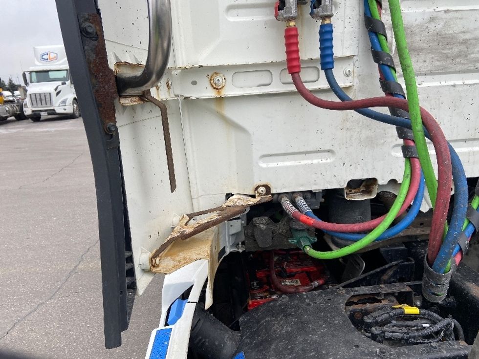 Day Cab Tractor-Heavy Duty Tractors-Volvo-2020-VNR64300-Mississauga-ON-639,944\n\t\tkm-$ 58,250 - Image 15