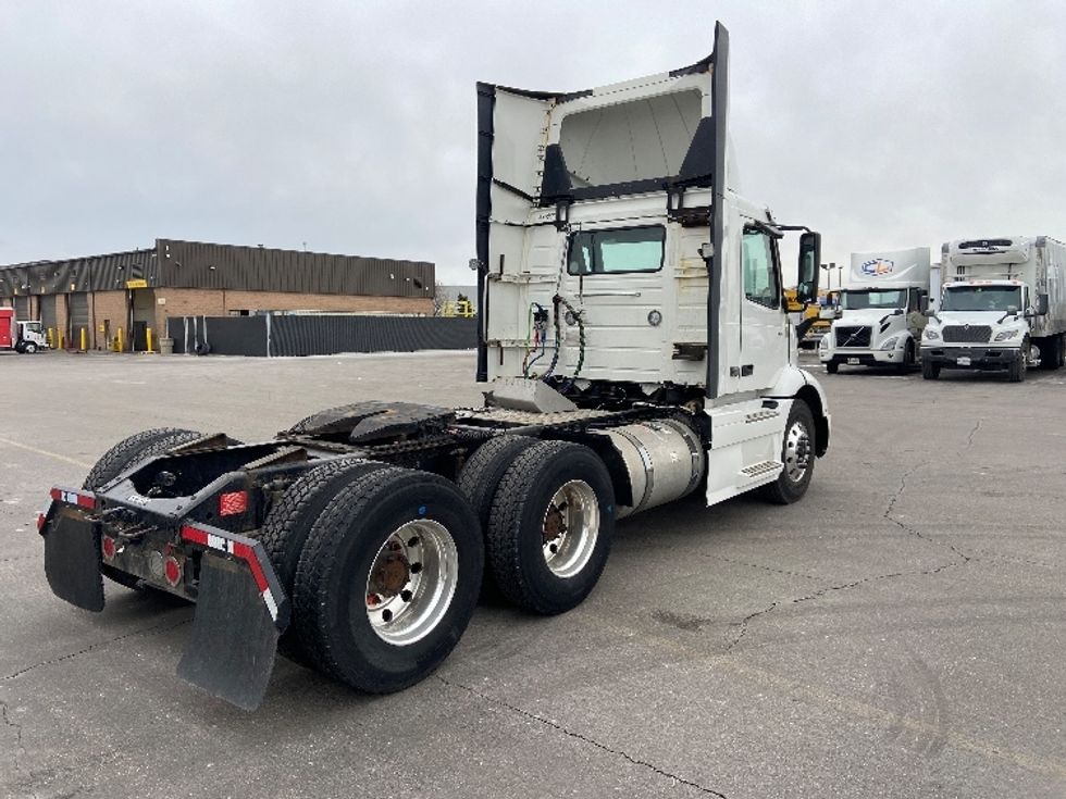 Day Cab Tractor-Heavy Duty Tractors-Volvo-2020-VNR64300-Mississauga-ON-639,944\n\t\tkm-$ 58,250 - Image 7