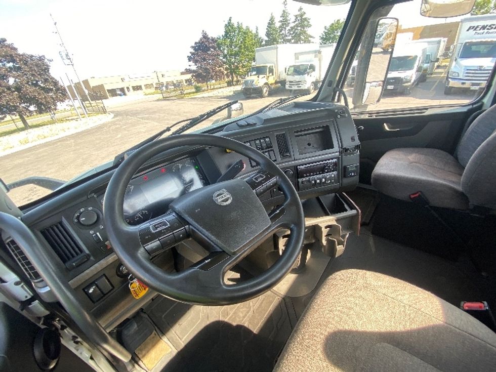 Day Cab Tractor-Heavy Duty Tractors-Volvo-2020-VNR64300-Mississauga-ON-654,779\n\t\tkm-$ 61,000 - Image 10