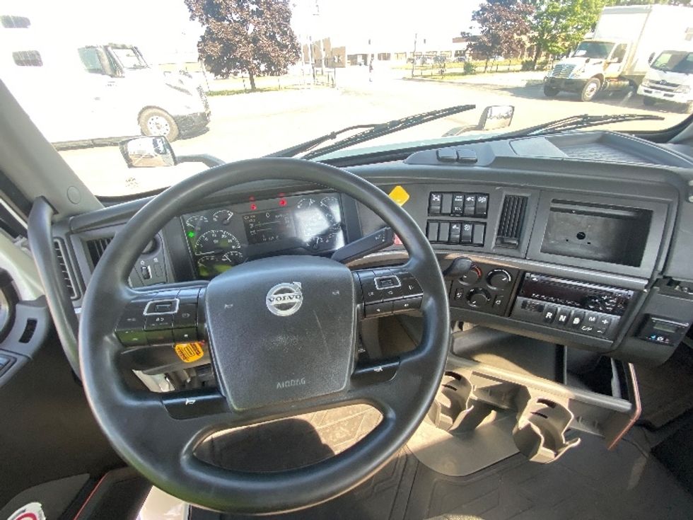 Day Cab Tractor-Heavy Duty Tractors-Volvo-2020-VNR64300-Mississauga-ON-654,779\n\t\tkm-$ 61,000 - Image 11