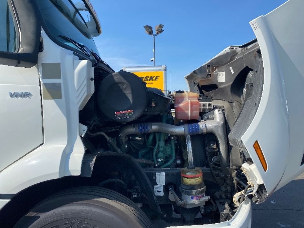 Day Cab Tractor-Heavy Duty Tractors-Volvo-2020-VNR64300-Mississauga-ON-654,779\n\t\tkm-$ 61,000 - Image 14