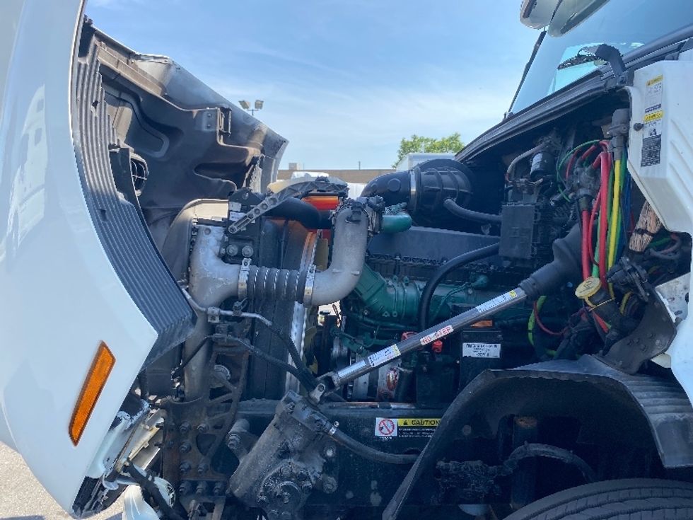 Day Cab Tractor-Heavy Duty Tractors-Volvo-2020-VNR64300-Mississauga-ON-654,779\n\t\tkm-$ 61,000 - Image 15