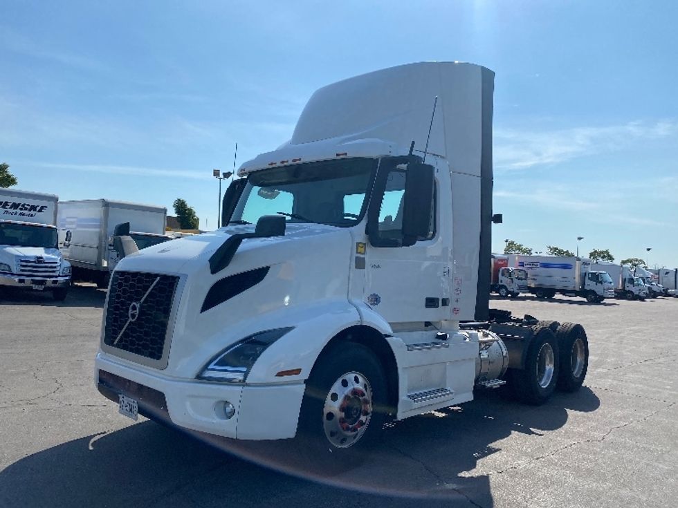 Day Cab Tractor-Heavy Duty Tractors-Volvo-2020-VNR64300-Mississauga-ON-654,779\n\t\tkm-$ 61,000 - Image 3