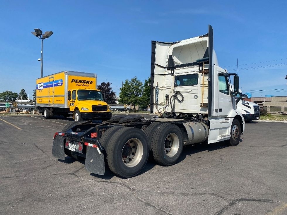 Day Cab Tractor-Heavy Duty Tractors-Volvo-2020-VNR64300-Mississauga-ON-654,779\n\t\tkm-$ 61,000 - Image 7