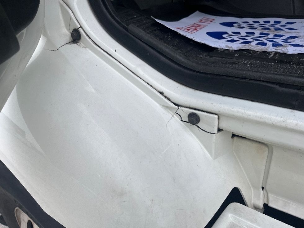 Day Cab Tractor-Heavy Duty Tractors-Volvo-2020-VNR64300-Mississauga-ON-674,870\n\t\tkm-$ 56,750 - Image 17