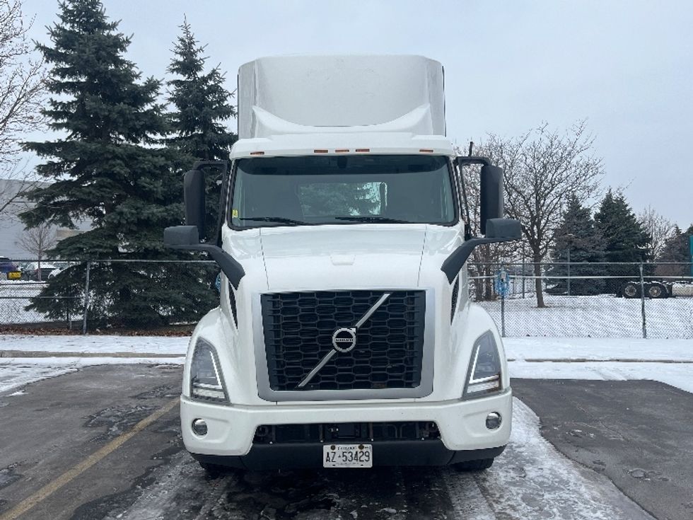 Day Cab Tractor-Heavy Duty Tractors-Volvo-2020-VNR64300-Mississauga-ON-674,870\n\t\tkm-$ 56,750 - Image 2