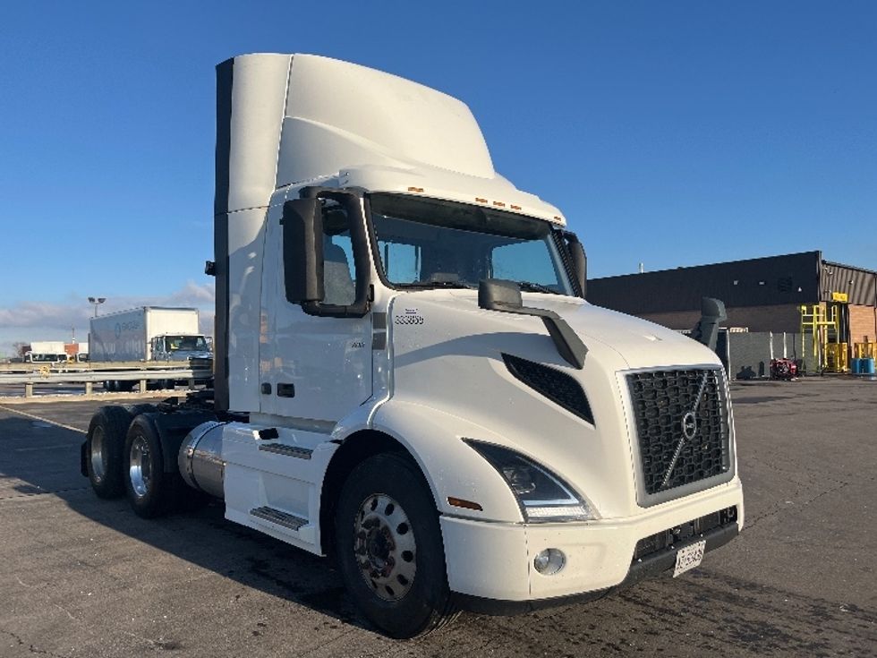 Day Cab Tractor-Heavy Duty Tractors-Volvo-2020-VNR64300-Mississauga-ON-675,000\n\t\tkm-$ 56,750 - Image 1