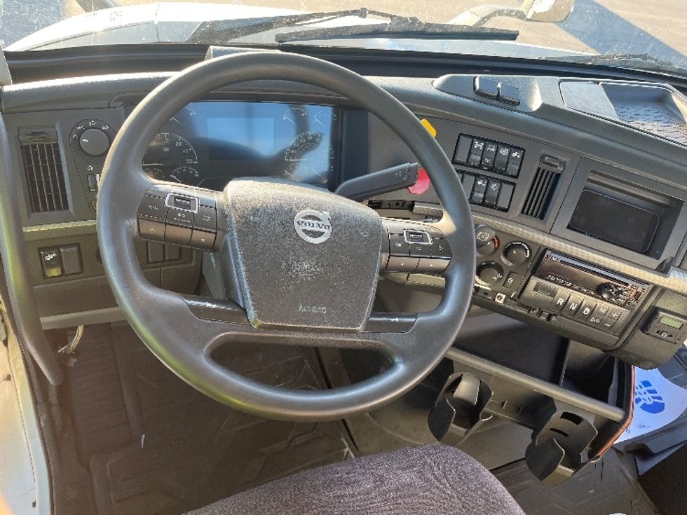 Day Cab Tractor-Heavy Duty Tractors-Volvo-2020-VNR64300-Mississauga-ON-675,000\n\t\tkm-$ 56,750 - Image 11