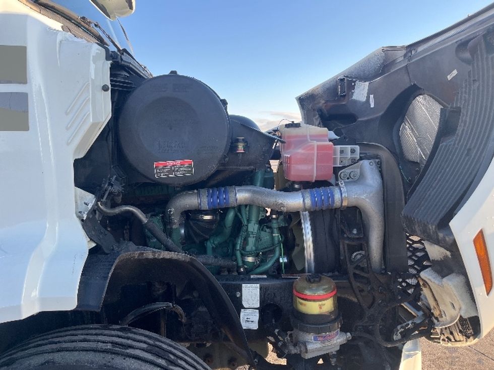 Day Cab Tractor-Heavy Duty Tractors-Volvo-2020-VNR64300-Mississauga-ON-675,000\n\t\tkm-$ 56,750 - Image 15