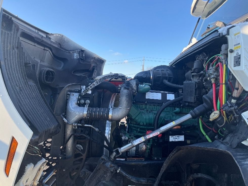 Day Cab Tractor-Heavy Duty Tractors-Volvo-2020-VNR64300-Mississauga-ON-675,000\n\t\tkm-$ 56,750 - Image 16