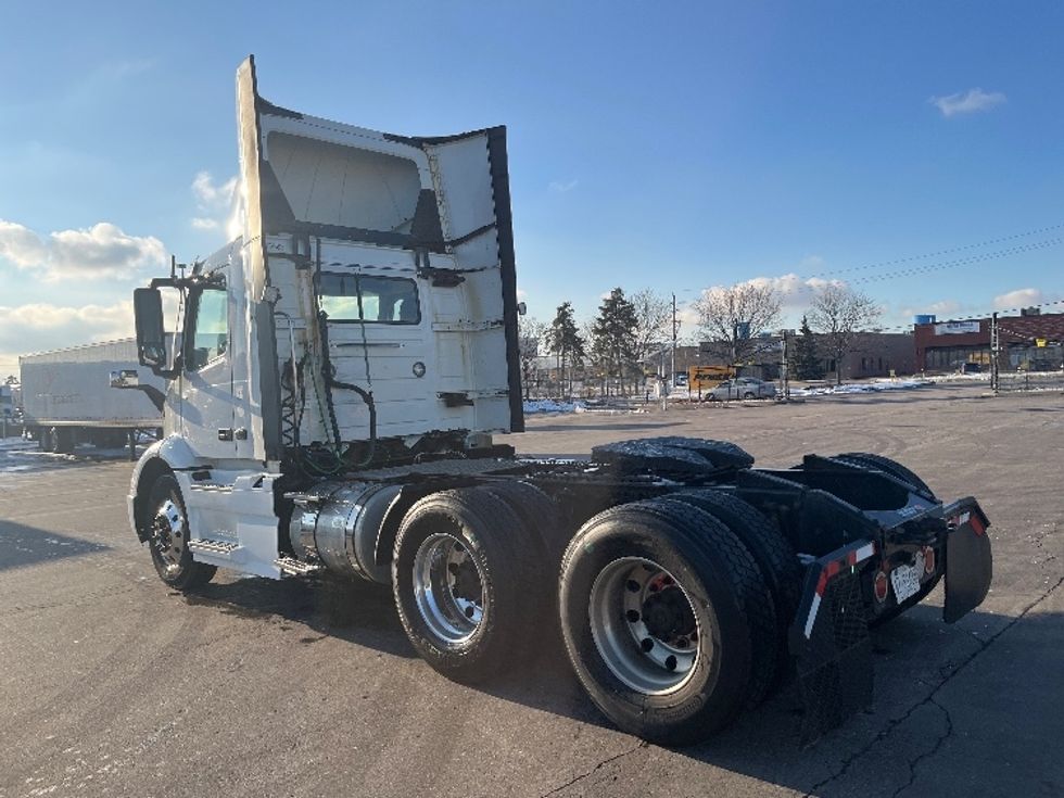 Day Cab Tractor-Heavy Duty Tractors-Volvo-2020-VNR64300-Mississauga-ON-675,000\n\t\tkm-$ 56,750 - Image 5