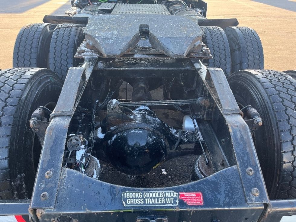 Day Cab Tractor-Heavy Duty Tractors-Volvo-2020-VNR64300-Mississauga-ON-675,000\n\t\tkm-$ 56,750 - Image 6